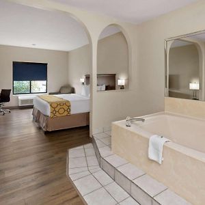 King Suite Jetted Tub Non-Smoking